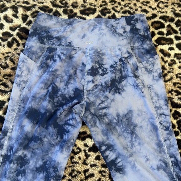 DSG Women’s Blue Tie-Dye Looking Leggings - Picture 2 of 6